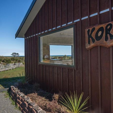 Koru Beachfront Holiday Cabins & Hot Tub Barrytown Exterior foto