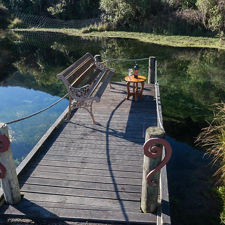 Koru Beachfront Holiday Cabins & Hot Tub Barrytown Exterior foto