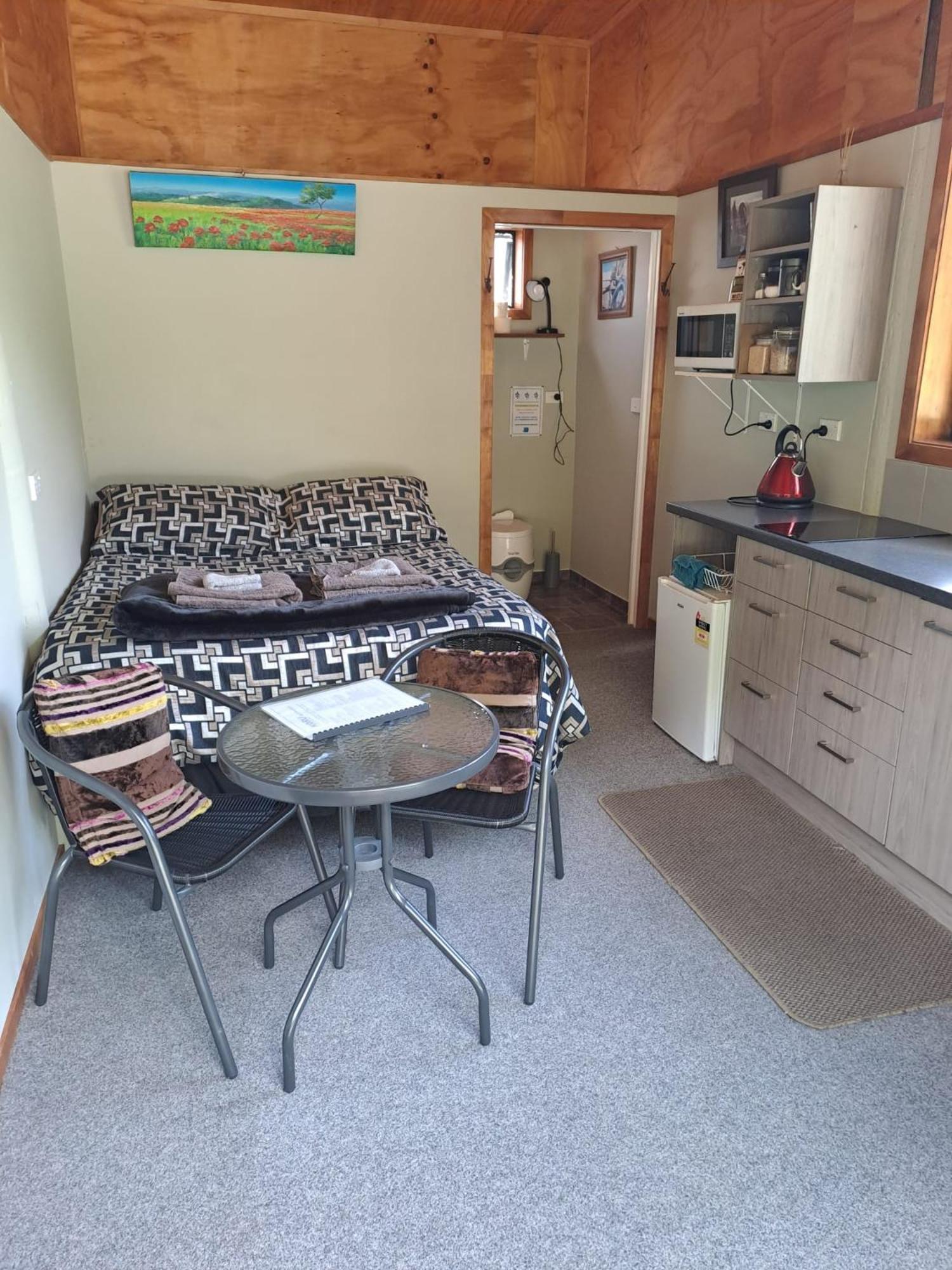 Koru Beachfront Holiday Cabins & Hot Tub Barrytown Exterior foto