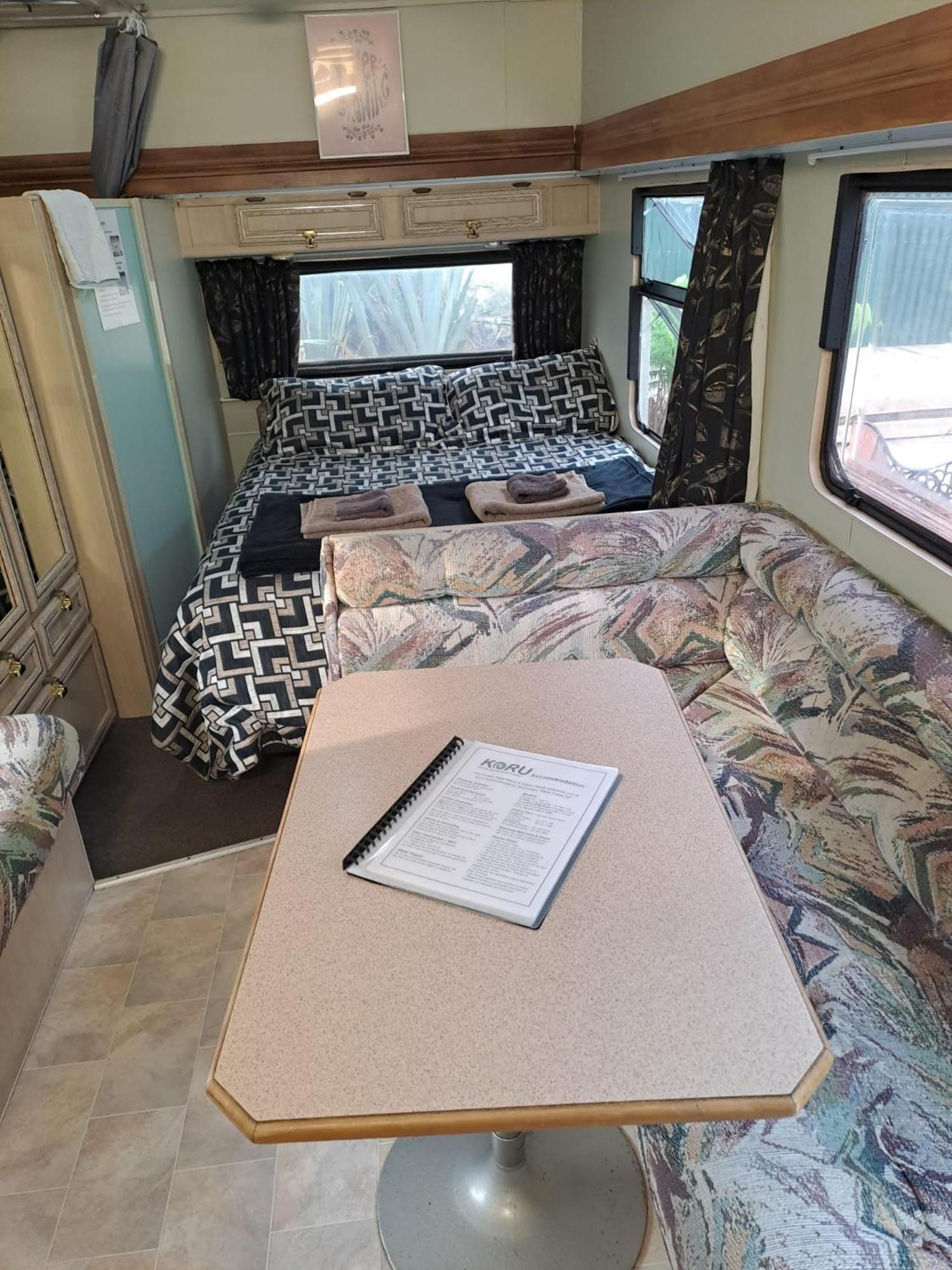 Koru Beachfront Holiday Cabins & Hot Tub Barrytown Exterior foto