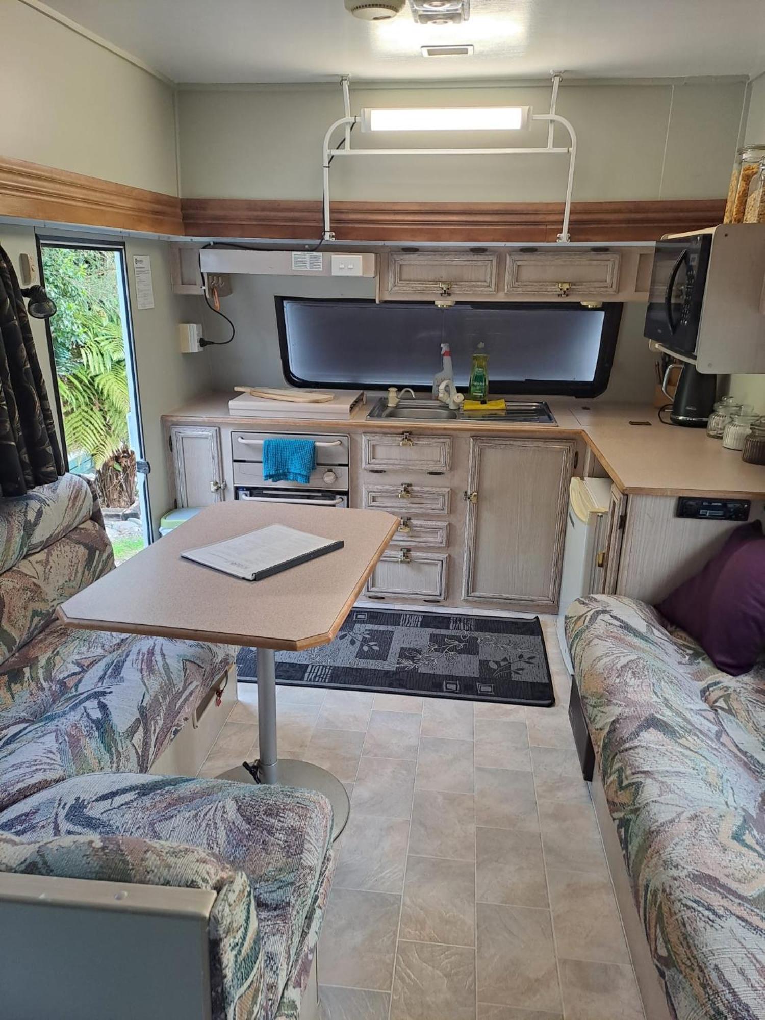 Koru Beachfront Holiday Cabins & Hot Tub Barrytown Exterior foto