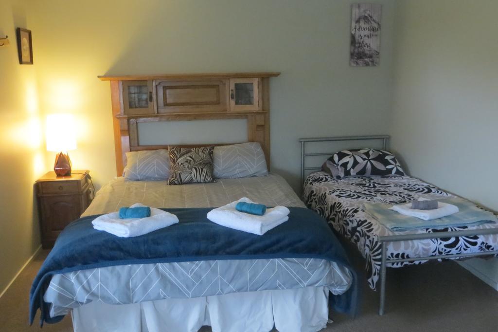 Koru Beachfront Holiday Cabins & Hot Tub Barrytown Exterior foto