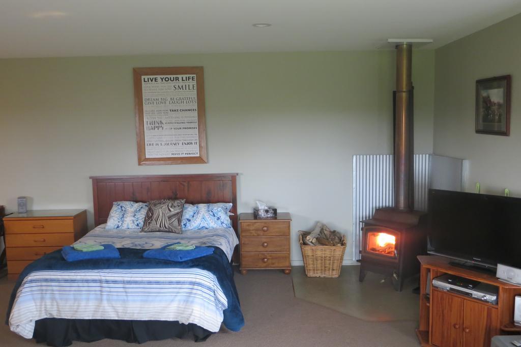 Koru Beachfront Holiday Cabins & Hot Tub Barrytown Exterior foto