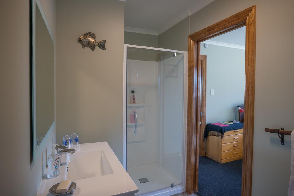 Koru Beachfront Holiday Cabins & Hot Tub Barrytown Exterior foto