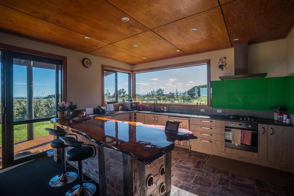 Koru Beachfront Holiday Cabins & Hot Tub Barrytown Exterior foto