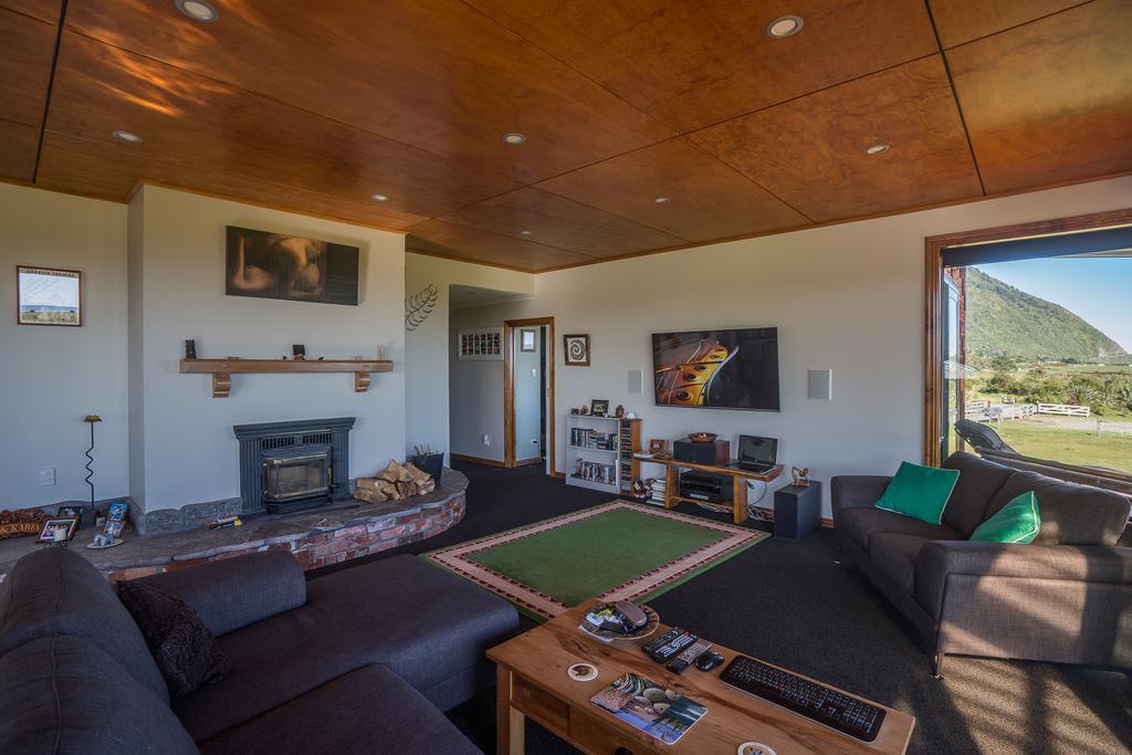 Koru Beachfront Holiday Cabins & Hot Tub Barrytown Exterior foto
